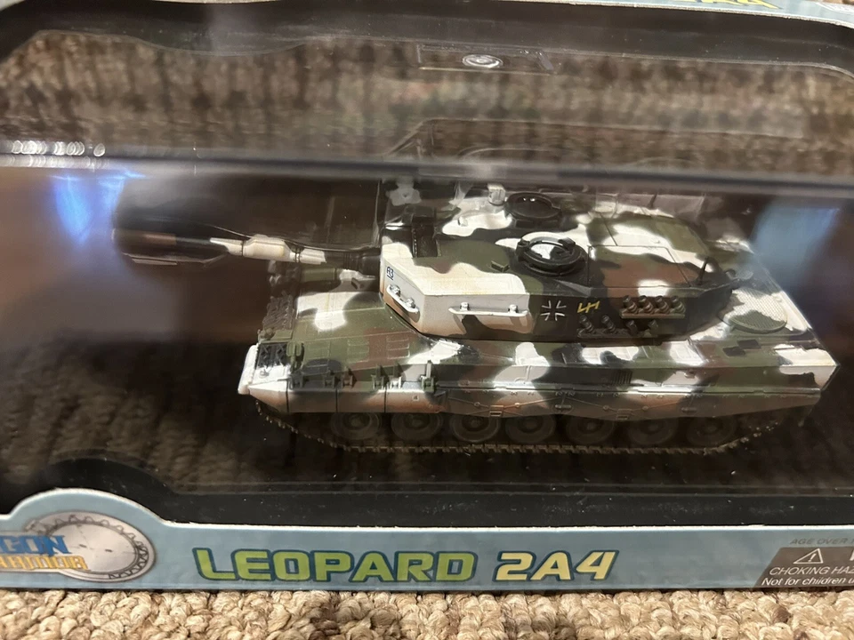 Dragon Armor 1:72 Leopard 2A4 Battle Tank, 4./PanzerLehrbataillon 93, No. 60082 - Image 3 of 4