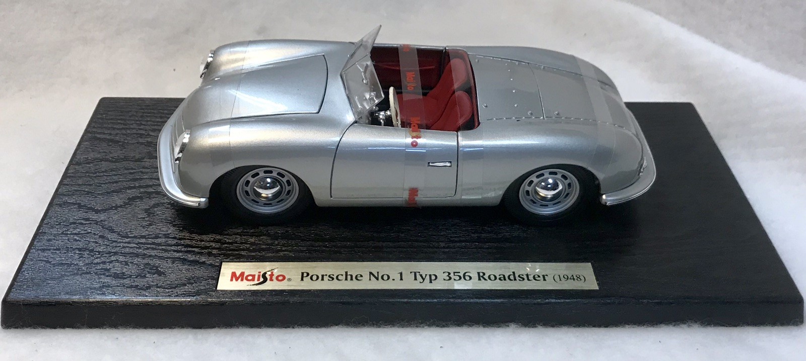 Maisto 1948 Porsche No. 1 Type 356 Roadster 1 24 Scale Special Edition Maisto 1948 Porsche No. 1 Type 356 Roadster 1 24 Scale Special Edition