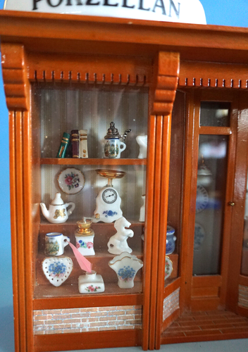 Reutter Porcelain Diorama Miniatures Antique Shop Wall Art (F024-2165) - Picture 3 of 6