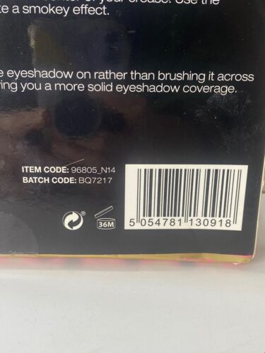 Make Me Up Cosmetics Eye Pad 80 Colour Eyeshadow Palette - Picture 8 of 10