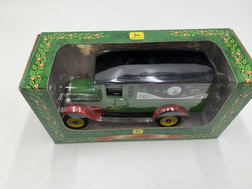 1/25 Scale John Deere 1927 Graham Pan Van Delivery Truck (ERTL TBE15028) - Picture 2 of 5