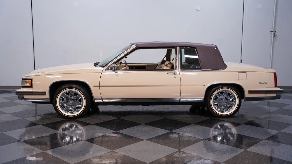 Cadillac DeVille 1987  Foto 3 de 4