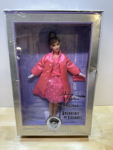 Barbie Audrey Hepburn Breakfast at Tiffany’s Holly Golightly Pink Box Imperfect - Bild 1 von 5