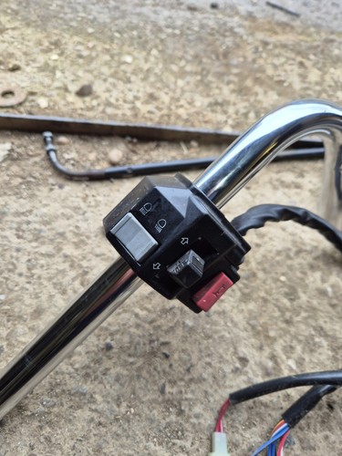 Yamaha XV535 Virago Handlebars And Switchgear Throttle Twistgrip - Picture 2 of 5