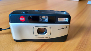 Leica mini3 35mm Kompaktkamera Silber/Schwarz Summar 3 2/32 Blitz