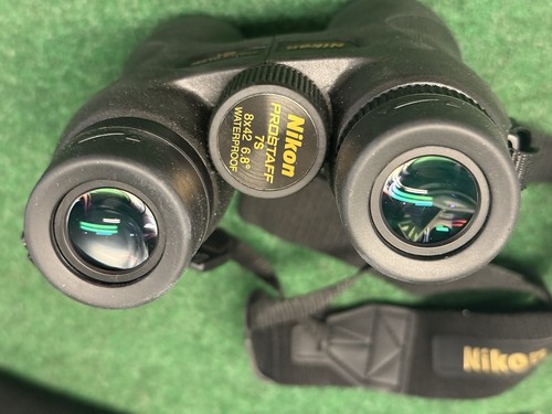 Nikon 16003 PROSTAFF 7S 10x42 binocolo compatto - nero - Foto 6 di 9