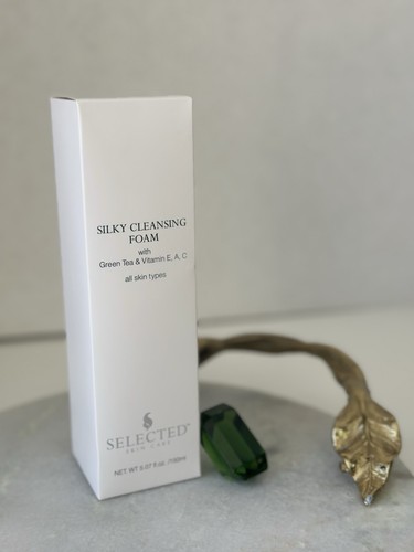 NEW Selected Skin Care Cosmetics Silky Cleansing Foam 5.07 Fl Oz. 150ml - Picture 2 of 9