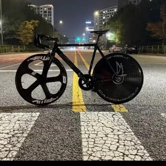 Premium Fixed Gear Bicycle with Durable Frame and Wheels