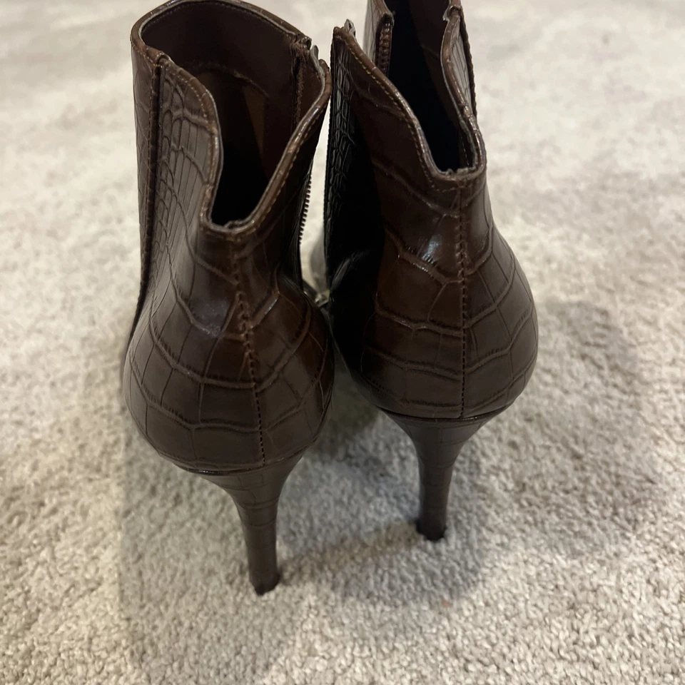 Botas al tobillo Nine West marrón cocodrilo en relieve punta para mujer con cremallera 6,5 Foto 4 de 4