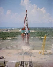 ALAN SHEPARD LAUNCH OF MERCURY ASTRONAUT IN FREEDOM 7 - 8X10 NASA PHOTO (EP-176)
