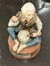 VINTAGE 1974 LIONSTONE WHISKEY WHISKY DECANTER THE TIMEKEEPER 8 1/2" EMPTY