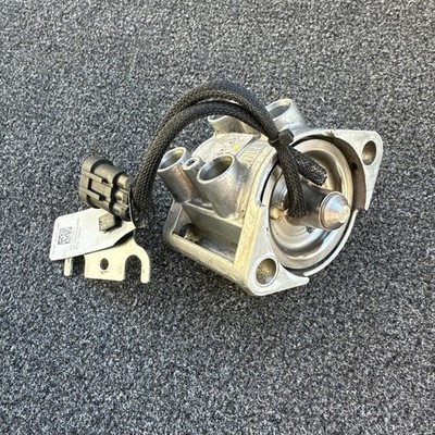 OEM Used Johnson Evinrude BRP E-TEC Fuel Injector  5005863 351058 Starboard Side