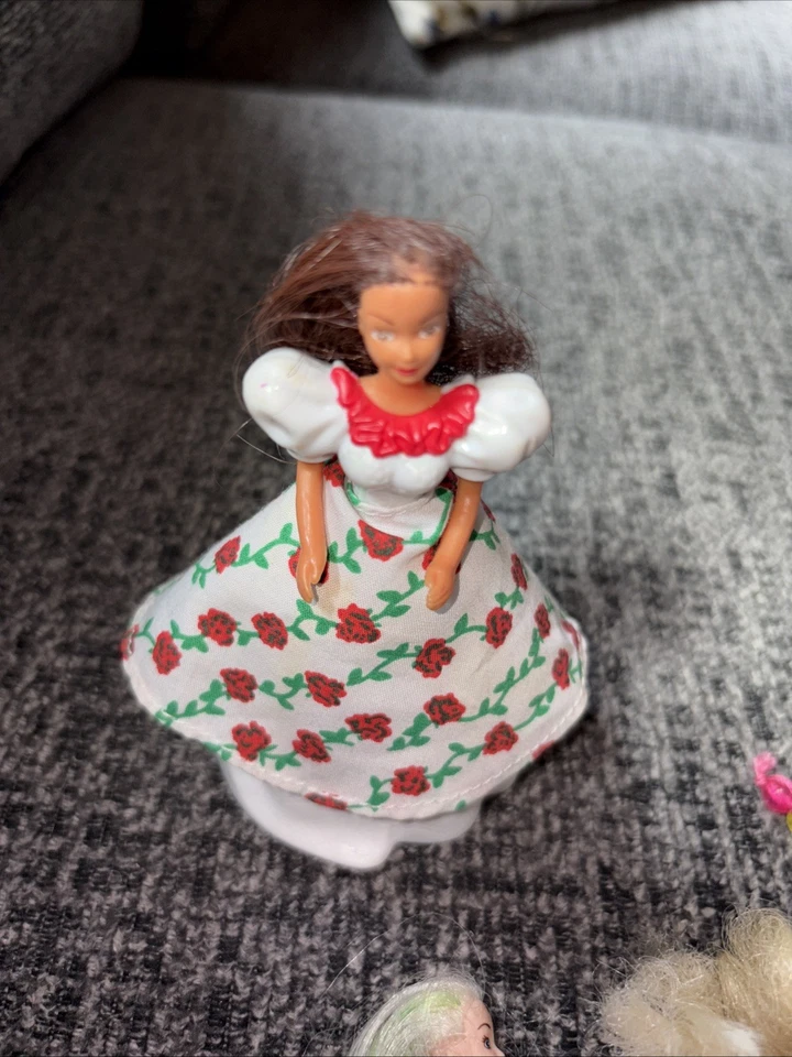 McDonald's Happy Meal Juguetes Años 90 Barbie Lote de 10 Muñecas 2 Soportes Foto 3 de 4