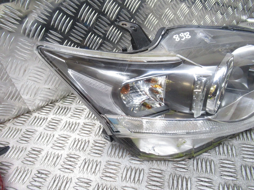 2017 LEXUS CT200H ZWA10 1.8 HYBRID CVT MK1 FRONT RIGHT SIDE HEADLIGHT REF898 - Image 3 of 4