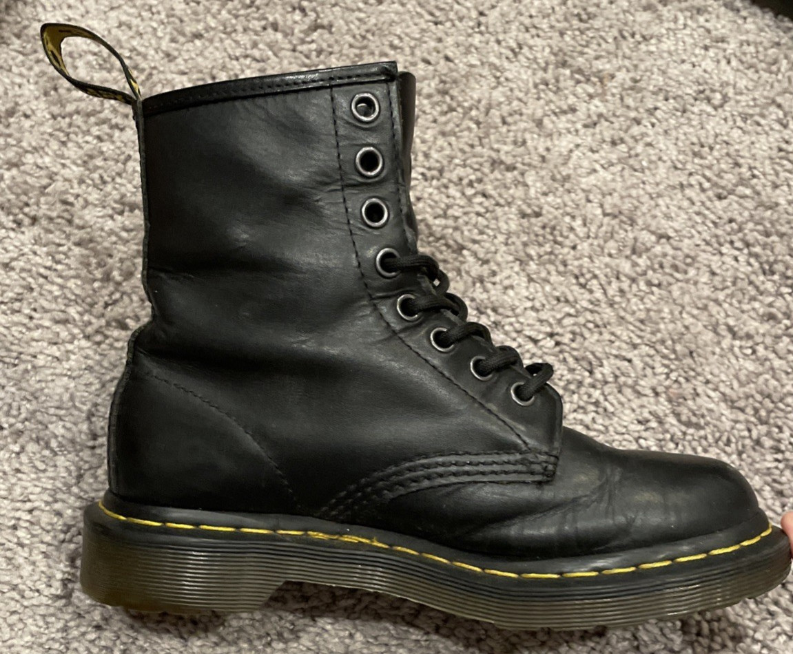 Dr. Martens Doc 11821 Combat Boots Womens Size 5 Black 8-Eye Boots Black Leather thumbnail 2