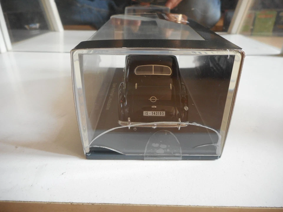 Neo Scale Models Opel Admiral Limousine en noir au 1:43 en boîte - Photo 3/3