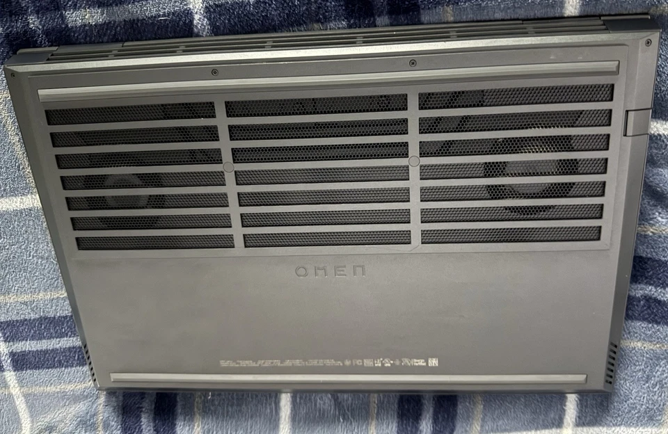 Portátil para juegos HP OMEN 15,6” (AMD Ryzen 7 4800H, GTX 1660 Ti 6 GB, 8 GB RAM, 512 GB) Foto 2 de 4