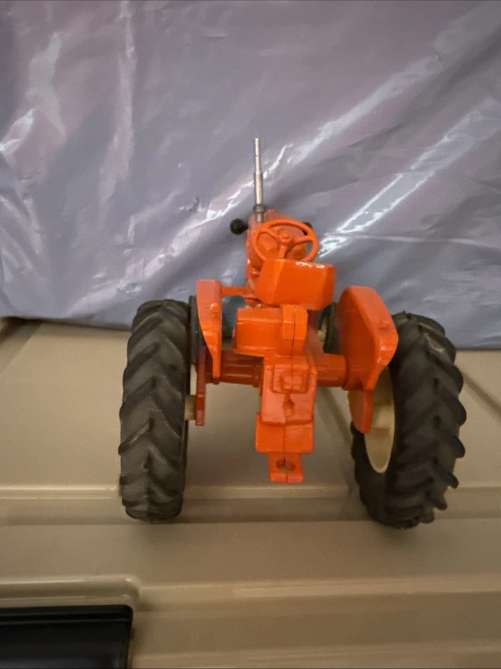 Scale Models Allis Chalmers D12 1990 Collector Edition Orange Farm Tractor, 1/16 - Image 2 of 4