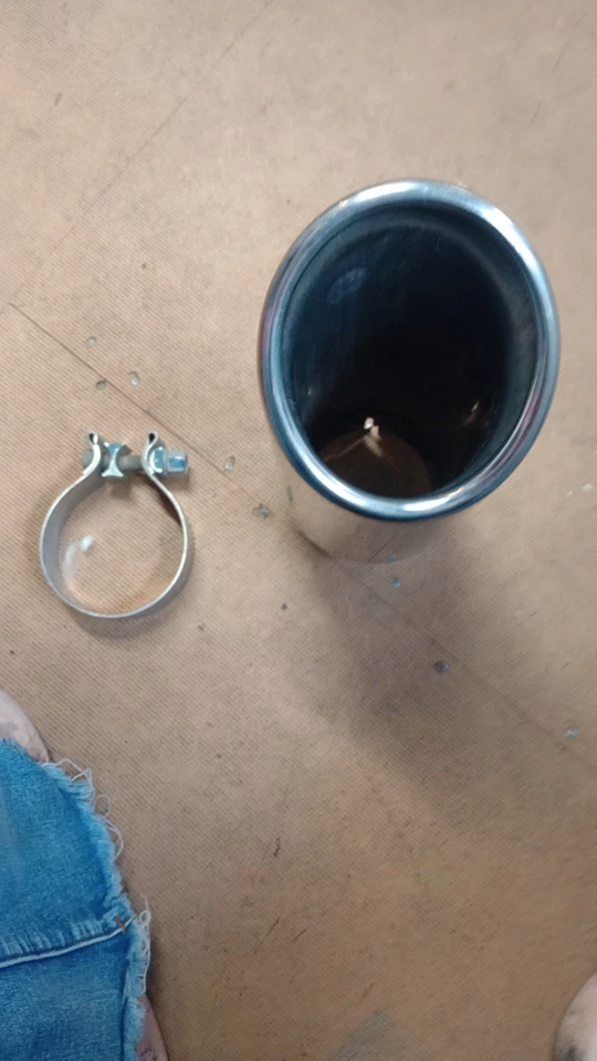 Выхлопной наконечник из полированной нержавеющей стали GMC 6,0 л, 6,2 л или 6,6 л - Изображение 2 из 3