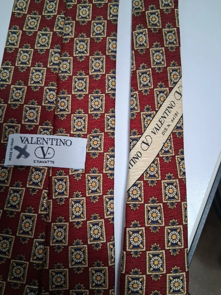 Valentino Cravatte Silk Neck Tie Made in Italy - Image 4 of 4