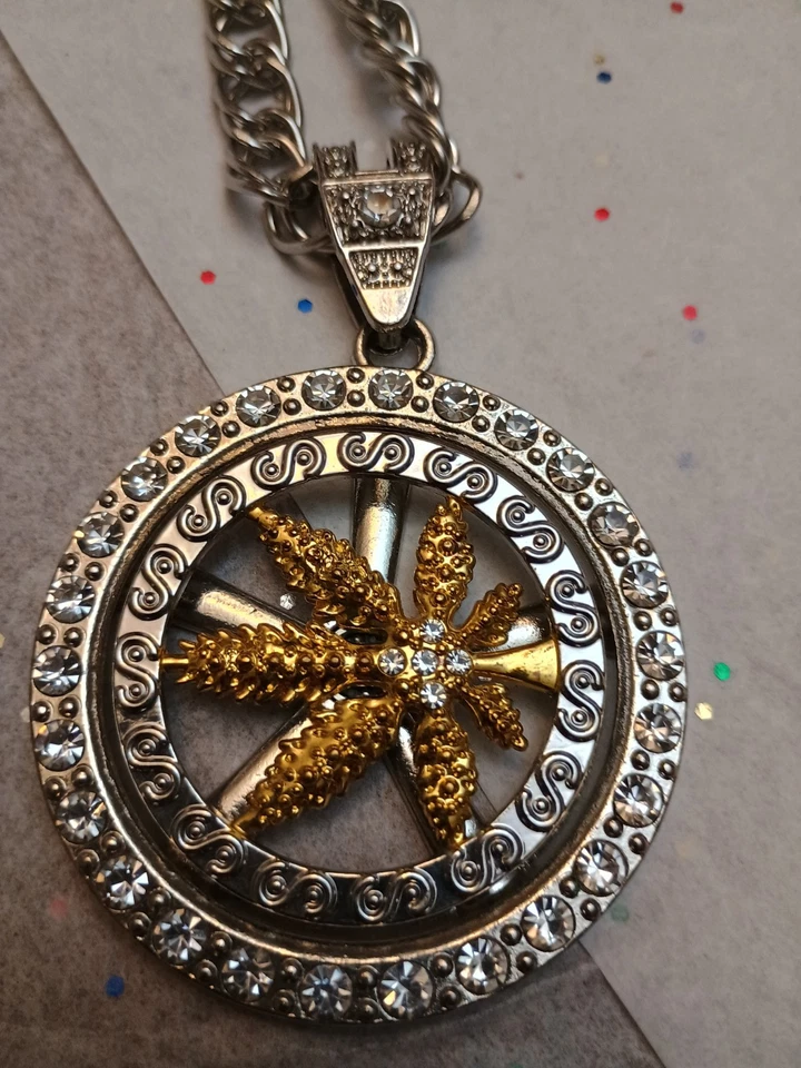 Collar giratorio de cáñamo de hierba de cristal de más de 31 pulgadas tono inoxidable y dorado Foto 2 de 3