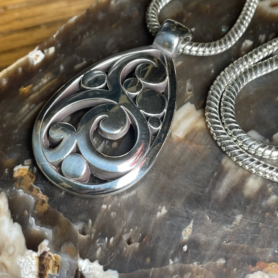 "Collar colgante Brighton Contempo tono plata pergamino 18"" ajustable" Foto 4 de 4