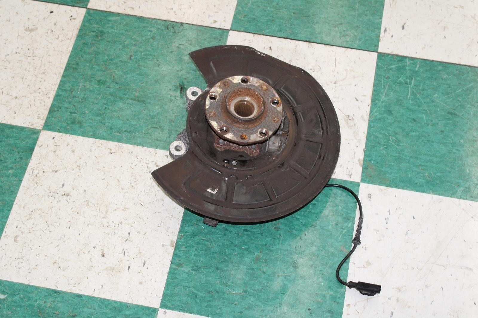 14-17 Ghibli 3.0L SQ4 AWD Rear Driver LH Left LR Bearing Hub Spindle Assy OE OEM