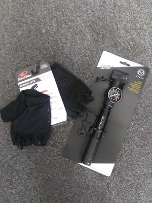 Lizard skins half finger gloves (xxl) and sunlite pump with gauge