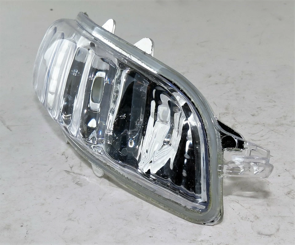 Lente indicadora lateral direita Volvo S60 (07-09) S80 (07-11) S40 /07-12 no espelho - Imagem 3 de 4
