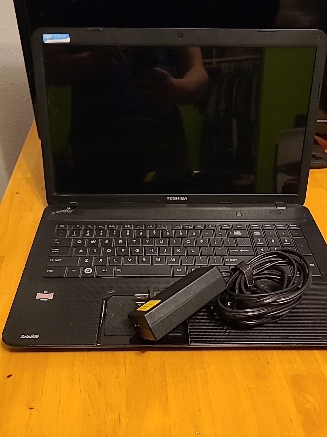 Toshiba Satellite C875D-S7226/AMD E2-1800 APU@1.7/4 GB RAM/500GB HDD/Win 10