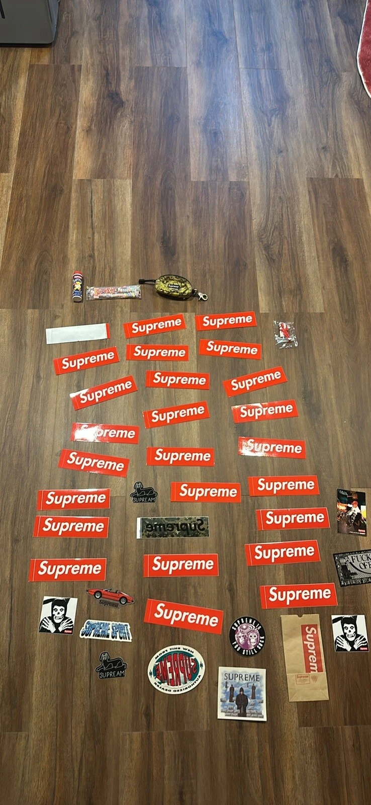 lot de rares autocollants et accessoires suprêmes