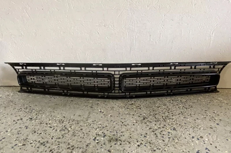 Dodge Challenger Grille 2015 2016 2017 2018 2019 Used Oem 9403976
