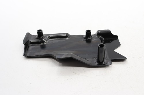2023 - 2025 DODGE HORNET SOPORTE GUARDABARROS DELANTERO IZQUIERDO OEM 68492556AA - Imagen 8 de 10
