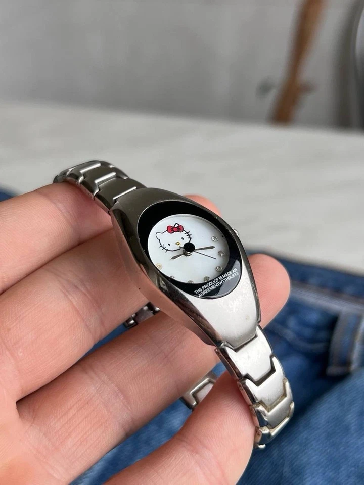 Vintage Japan Hello Kitty 00s Silver Chrome Futuristic Bracelet Quartz Watch Y2K - Image 2 of 4