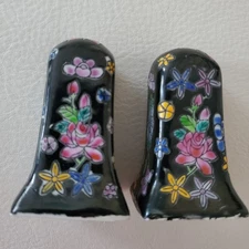Chinese Hand Painted Famille Noir Jingdezhen Salt and Pepper Shakers Vtg  - RARE