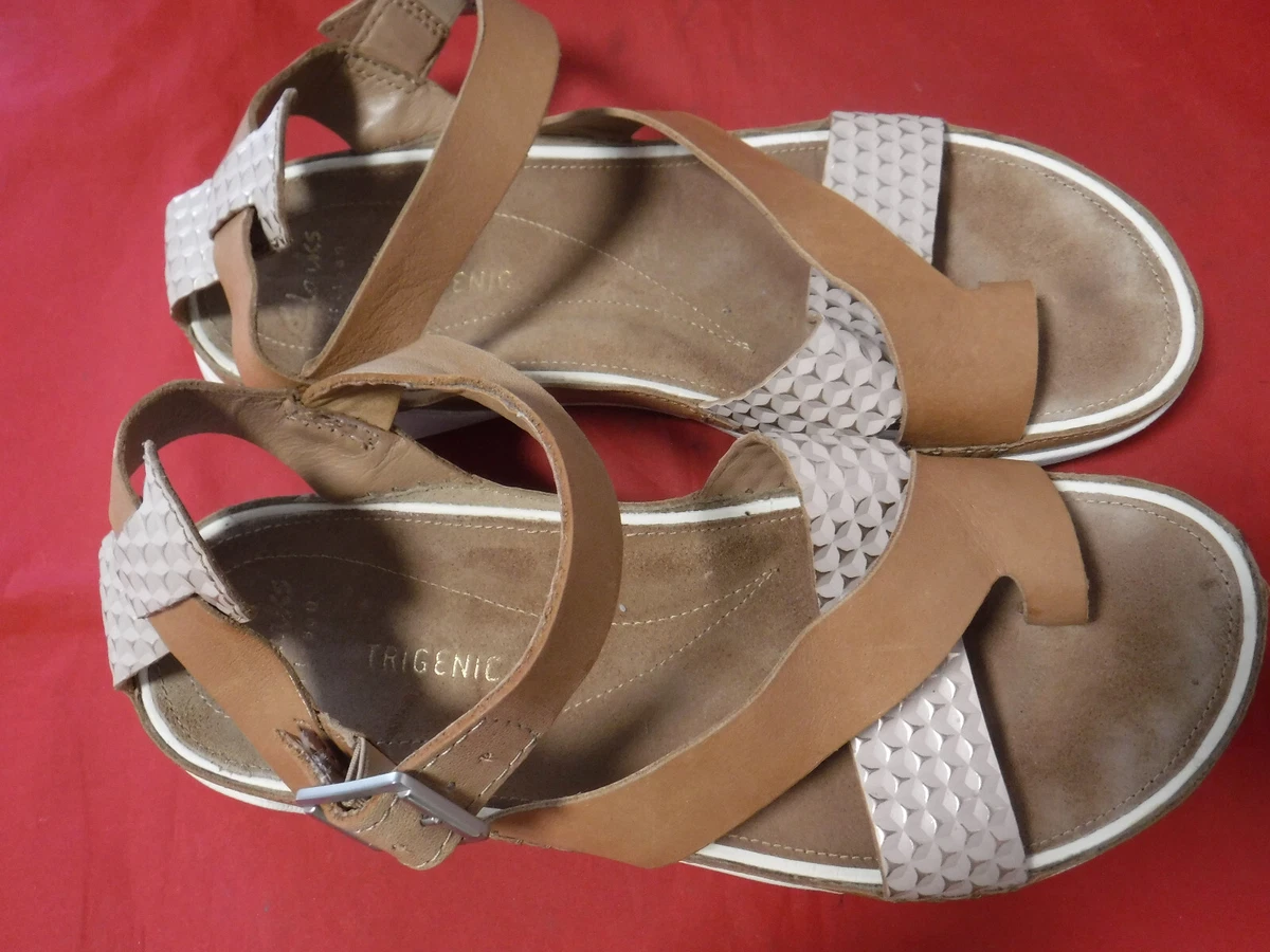Clarks toe cheap ring sandals