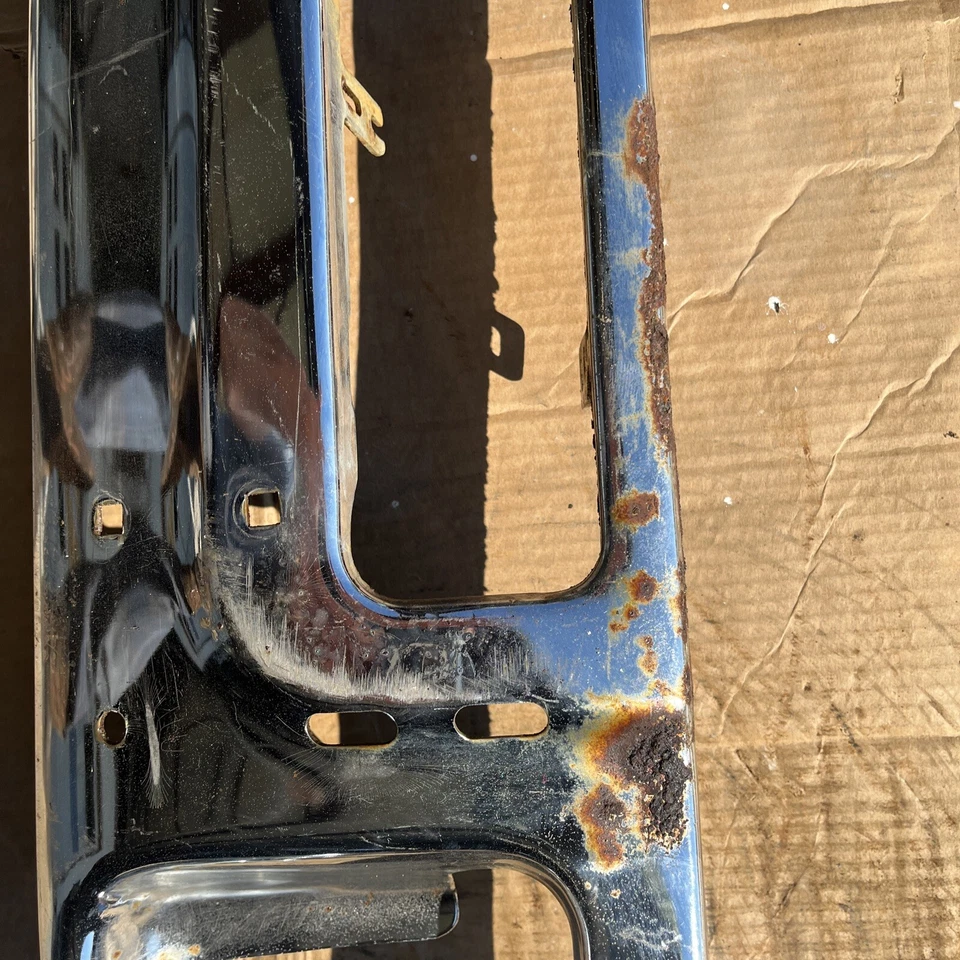 Parachoques trasero Plymouth Satellite 1973 personalizado usado con óxido y arañazos Foto 4 de 4