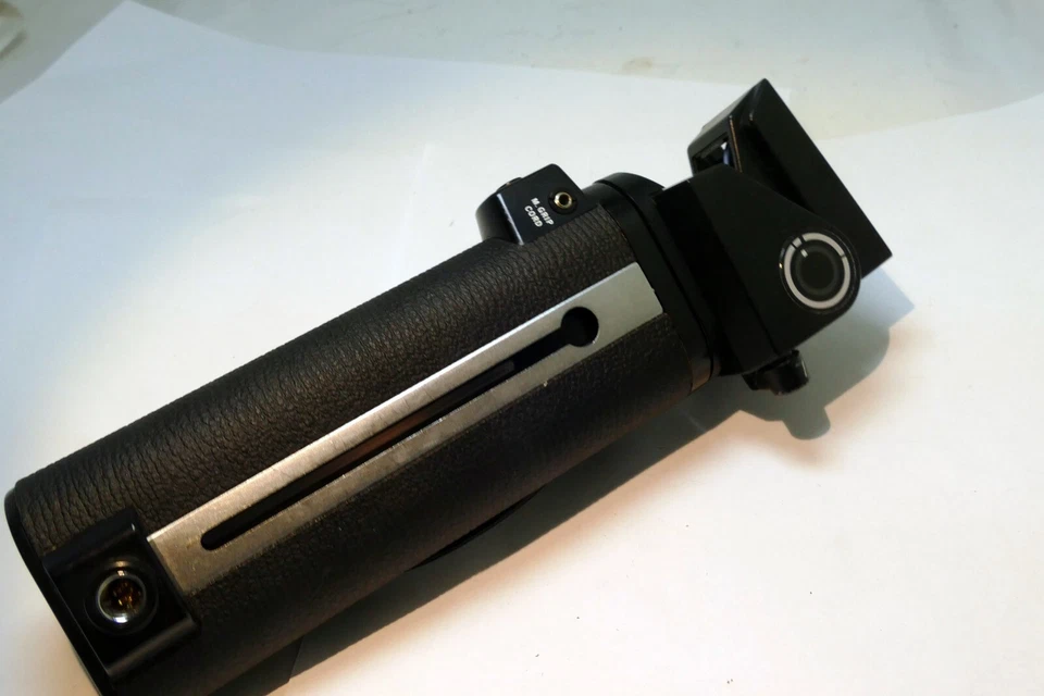 Olympus Bounce Grip Flash (not sure what model , missing bracket ) - UNTESTED - Image 3 of 4