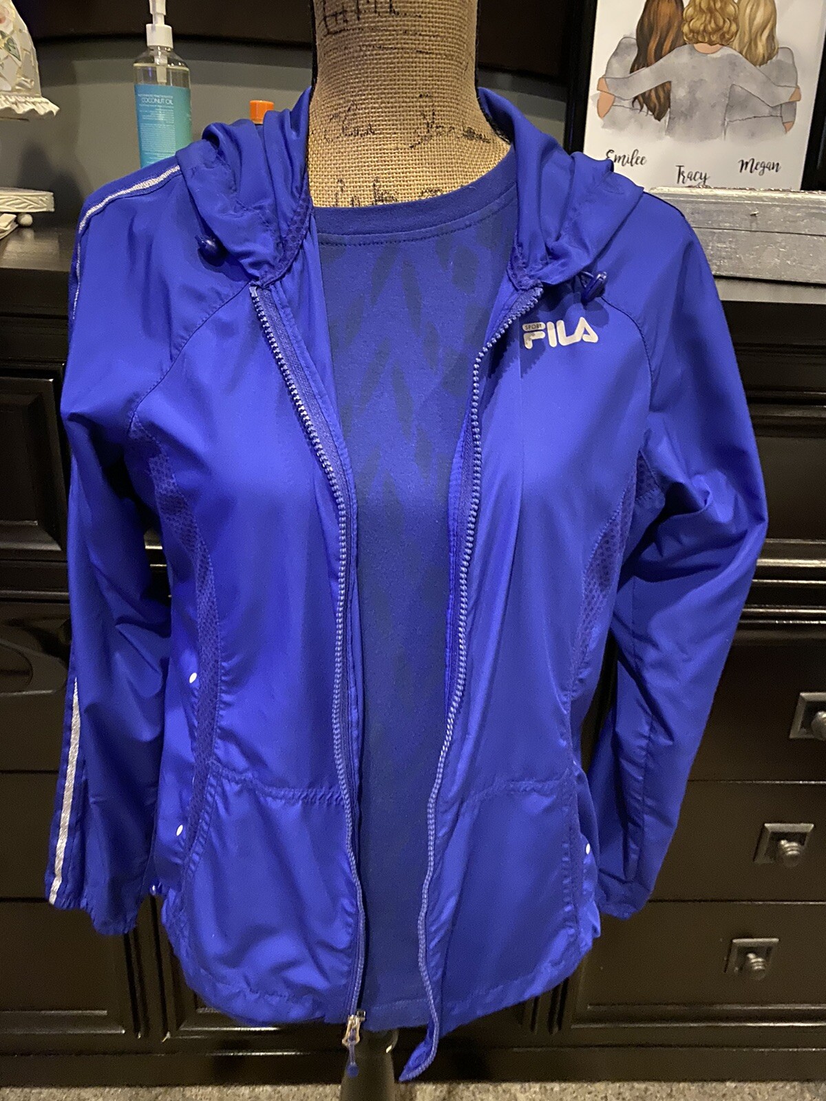 Giacca running Fila con cappuccio leggerissima donna media con maglietta abbinata