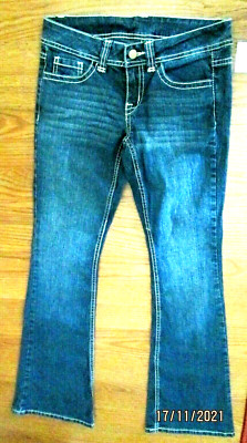 HH.   Juniors Blue Jeans SIZE 3. 30X31 Curvy Skinny BOOT CUT stitched pockets