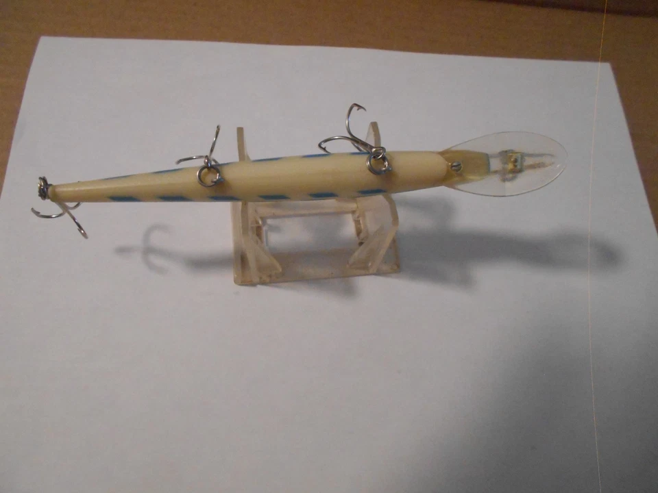 Vintage Rebel Fastrac FT/30-- 5 1/2"  Glow  Lot # 11 - Image 4 of 4