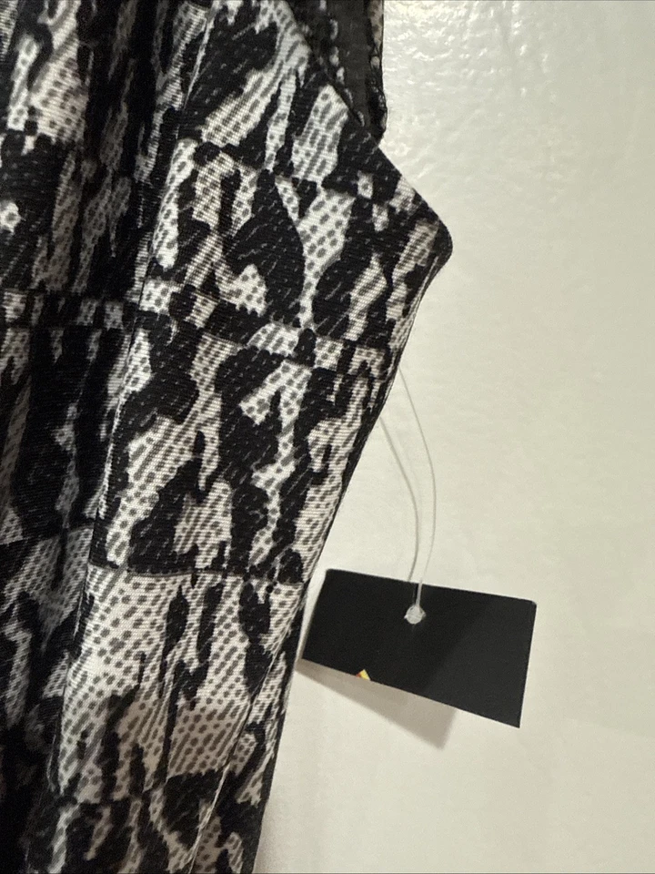 Mameluco para mujer Robert Louis pequeño sin mangas negro/gris patrón múltiple DEFECTUOSO Foto 2 de 4