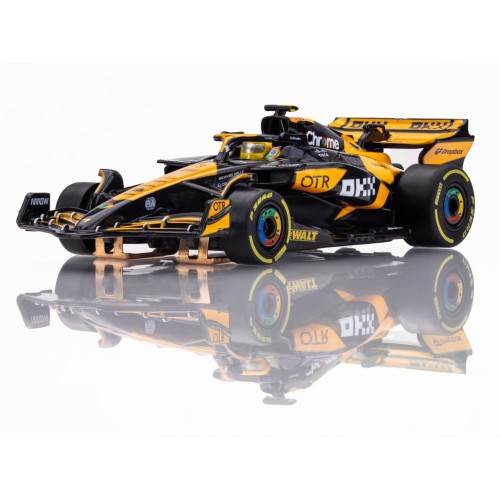 McLaren F1 MCL38 n.4 AFX Racing pour animer vos soirées de course en famille