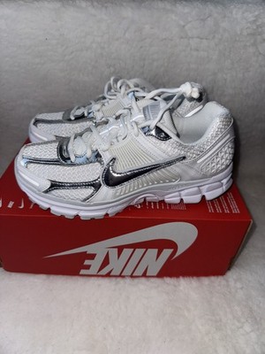 Nike Zoom Vomero 5 White Metallic Silver HF7723-100 Damen EU 40 UK 6 NEU