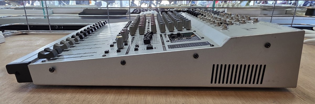 Behringer EURORACK MX1804 X ミキサー アダプター付き Behringer Eurorack MX1804X Audio Mixer With Power Supply