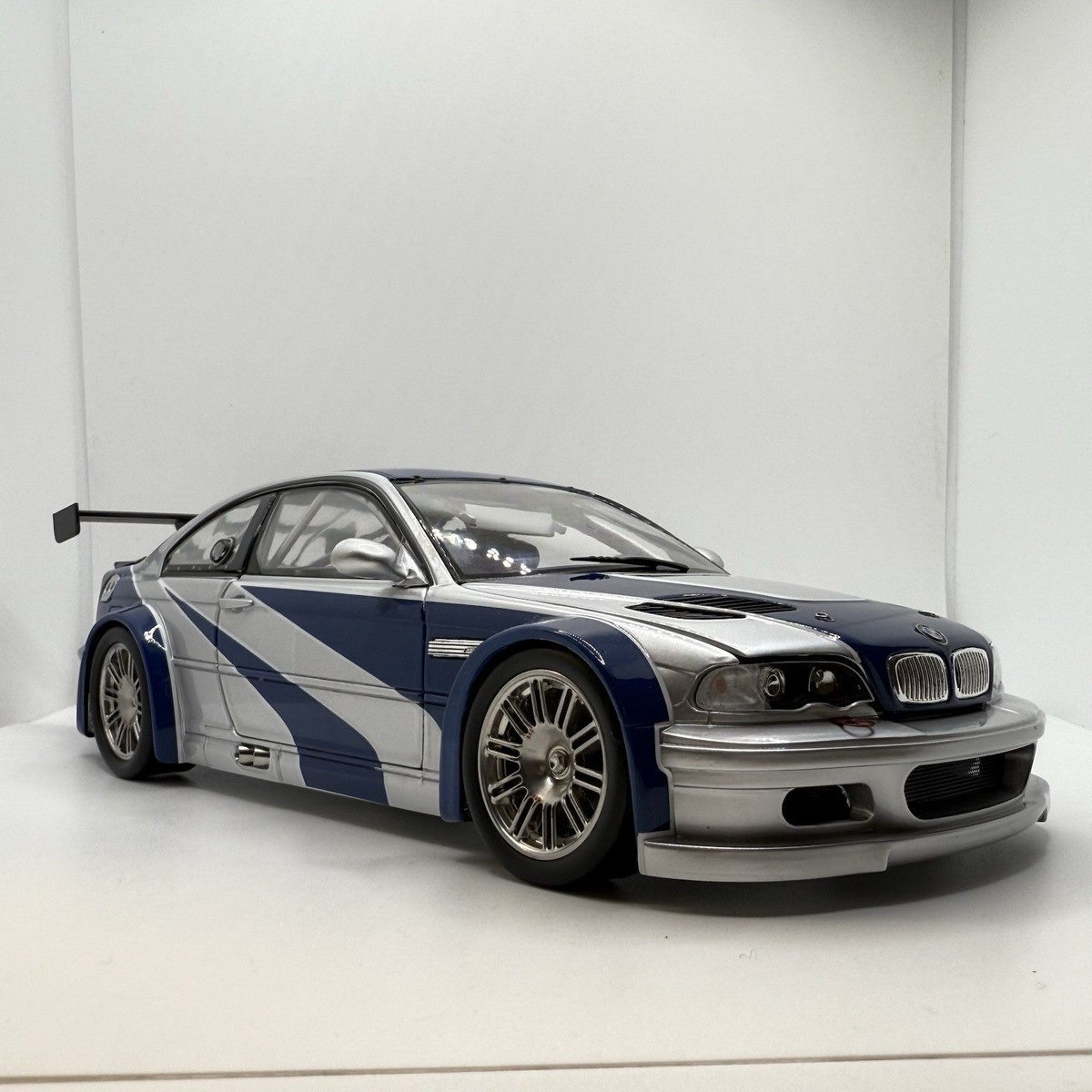 1:18 DCM BMW M3 GTR E46 2001 Need For Speed Metal w/1/87 Keychain