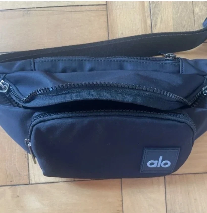 Bolso Cinturón Alo Yoga Explorer - Riñonera Cintura Bandolera Azul Marino Nuevo con Etiquetas Foto 4 de 4