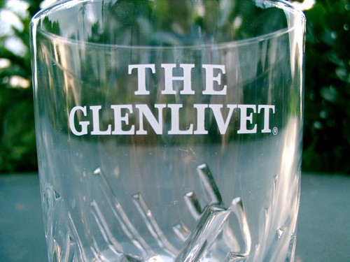 EL VIDRIO DE WHISKY GLENLIVET LOGOTIPO VIDRIO CORTADO ASPECTO EN LA PARTE INFERIOR BONITO REPUESTO - Imagen 2 de 8