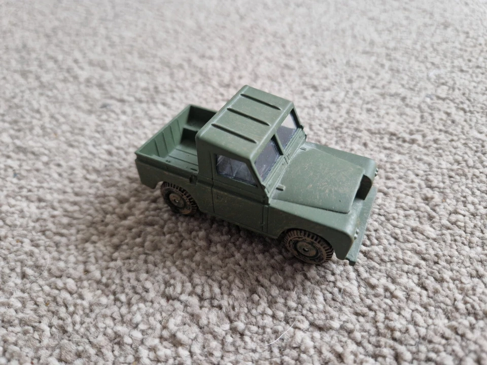 CORGI CLASSICS SHOWCASE 1/72 SWB LAND ROVER BRITISH ARMY FALKLANDS DIECAST TANK - Image 2 of 3