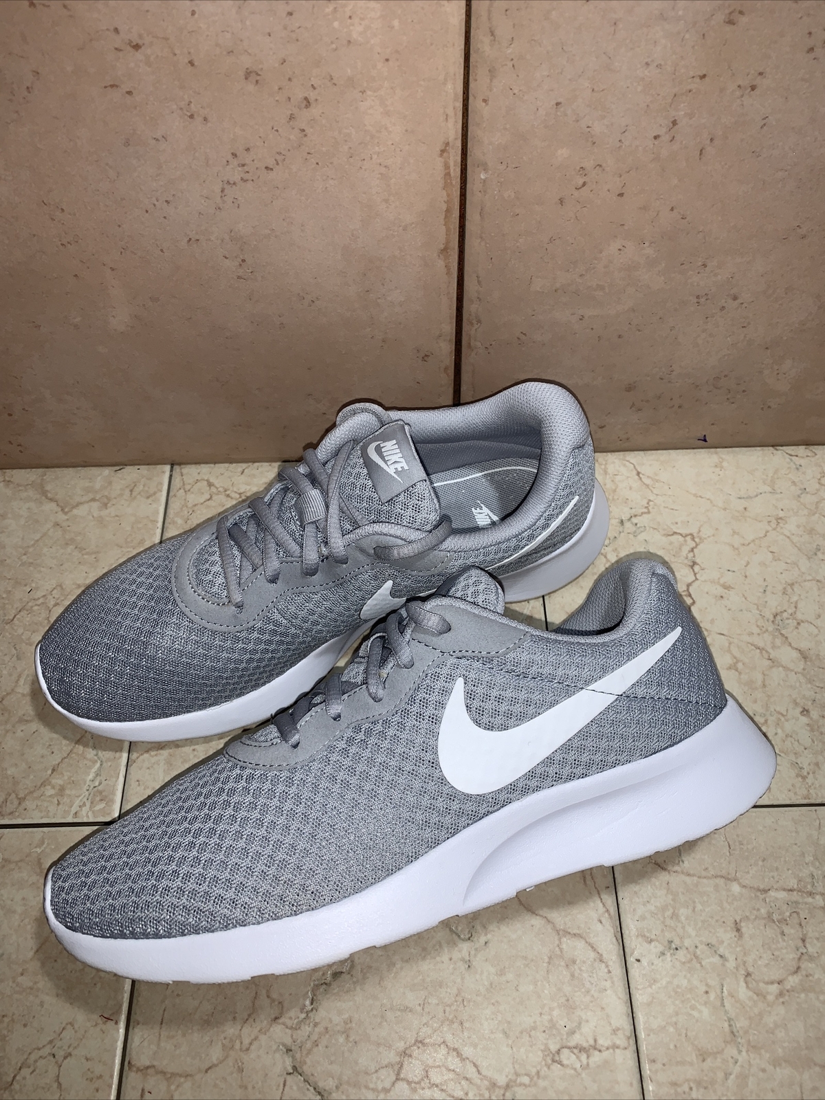 Mens Nike Tanjun 812654-010 Wolf Gray 